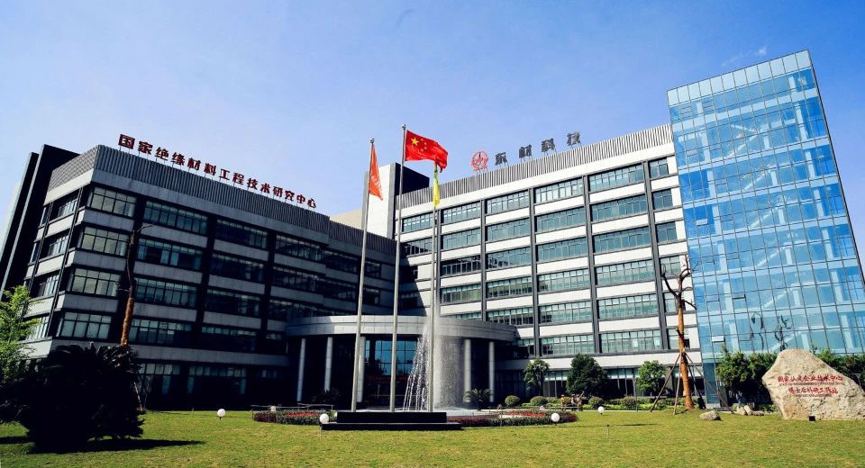 东材科技遭遇“开门黑”，百万年薪董事涉侵犯商业秘密罪被采取强制措施