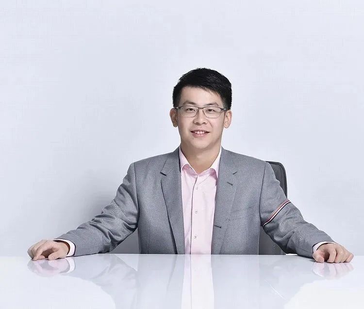 从14亿入局到亿元罚单，95后富豪浸淫钛白粉行业的8年做错了什么？