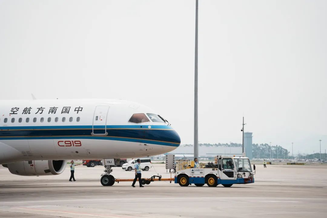 ​首次应用！阿克苏诺贝尔助力南航首架C919国产大飞机成功交付