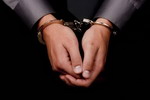 项目经理贪图外快牟利，10万元外墙涂料低价销赃