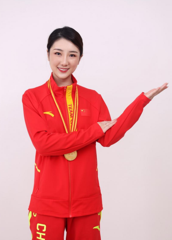 瓦科新签约花样滑冰冠军王雪涵