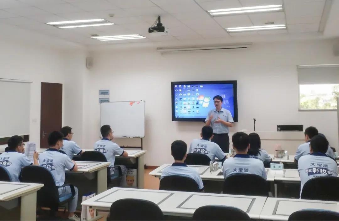 索菲亚家居组织技术骨干深入大宝技术交流