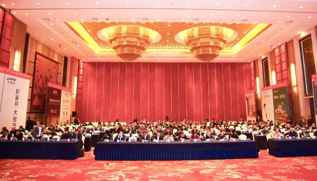 大宝漆亮相第七届中国门业GDCC峰会，获&ldquo;年度杰出水性涂料品牌&rdquo;